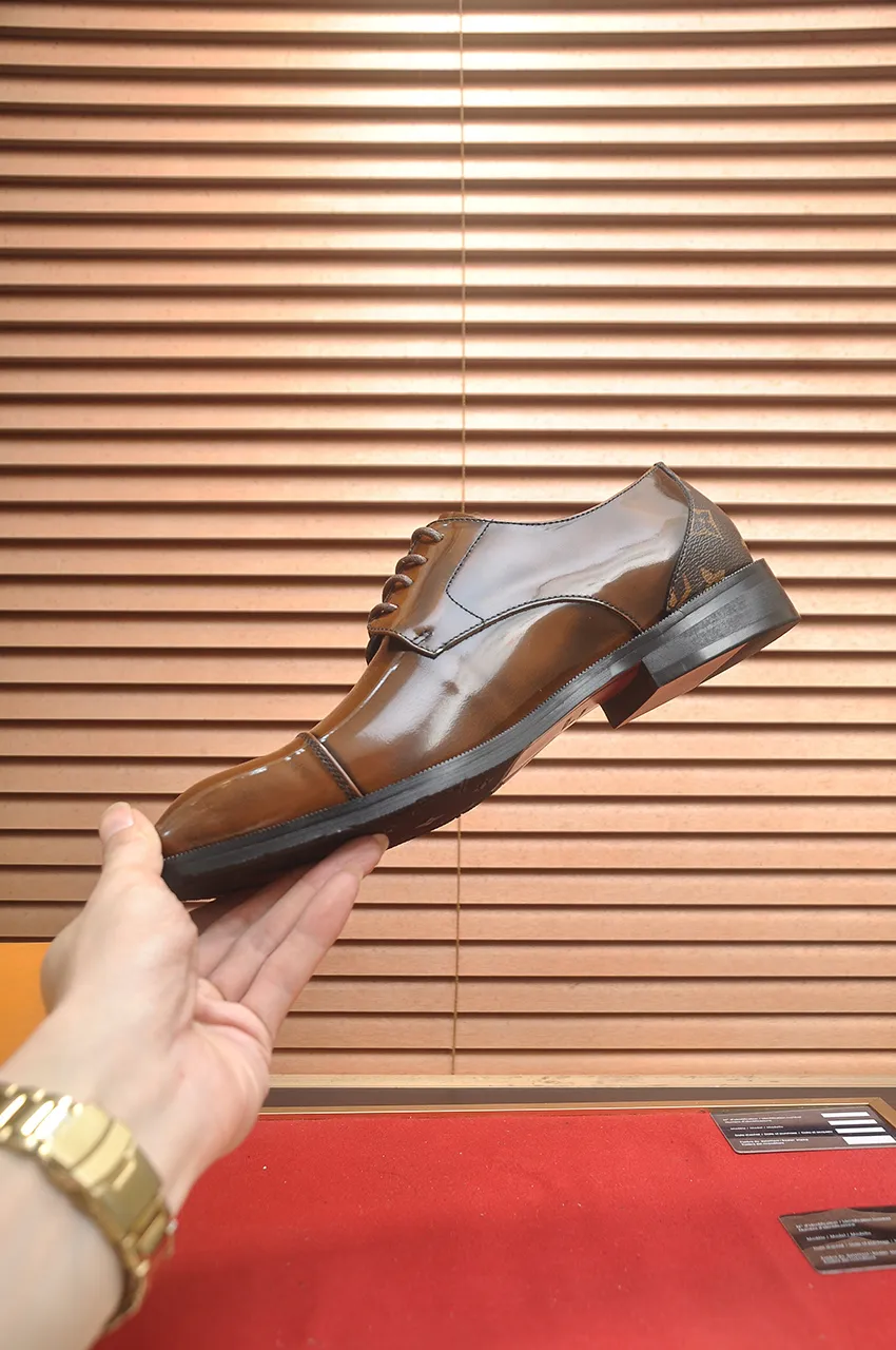 Men's men's shoes 💰500💶 [LV] (original single cowhide lining) 🍀LV's latest genuine leather business suit shoes are launched simultaneously on the official website. The first-layer cowhide imported from Italy is made of heavy gold, 💥official website 1:1 rubber outsole. Versatile to wear, high-end without losing class, and the color combination is extraordinary. This four-season style is alluring when worn on your feet, showing off your big-name flair. Standard code 38-45 (45 customized)